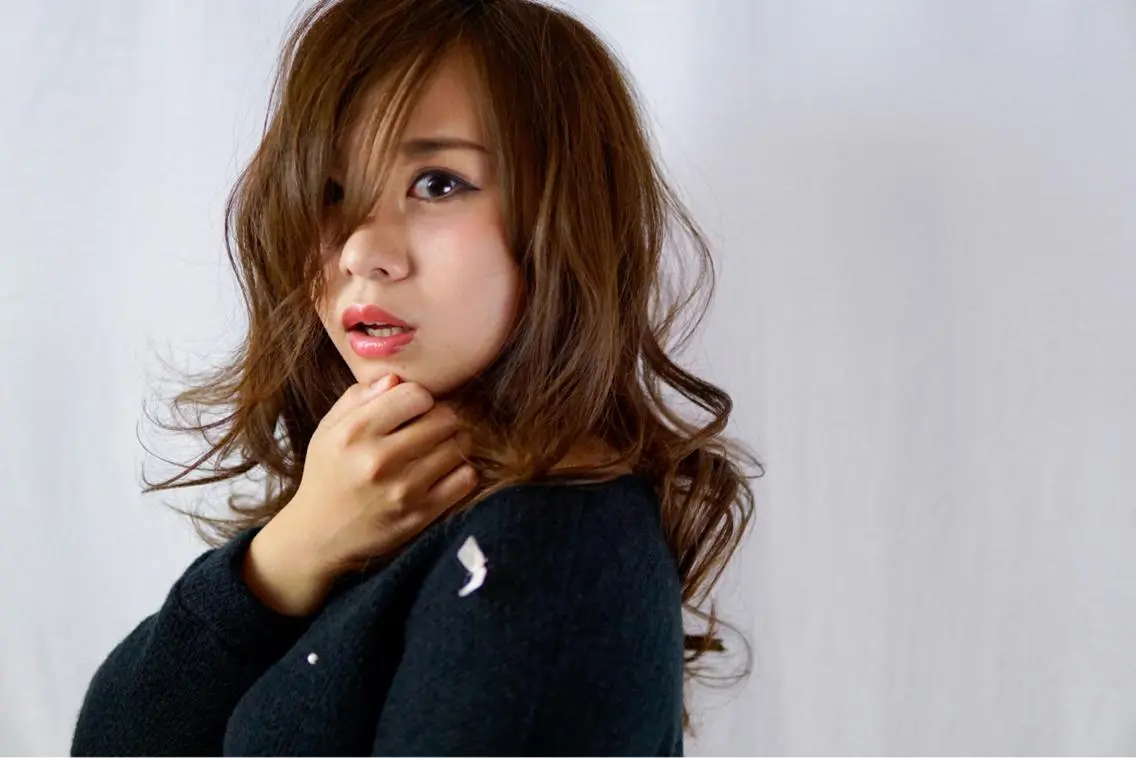 セミロング ロング カラー パーマ うざバング 髪質改善、エクステ 山口卓哉のヘアスタイル