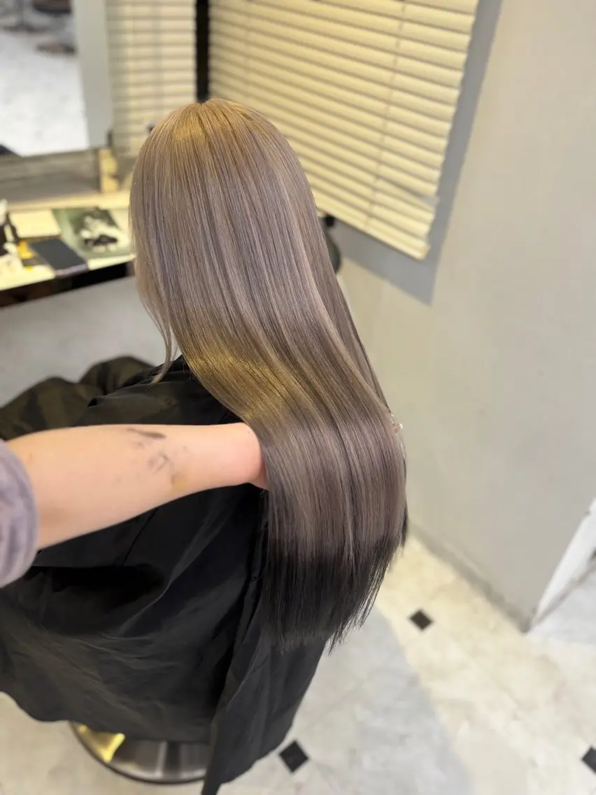 ロング カラー カット ヘアカラー トリートメント 💙ハイトーン韓国風 色白ヘア💙manaのヘアスタイル