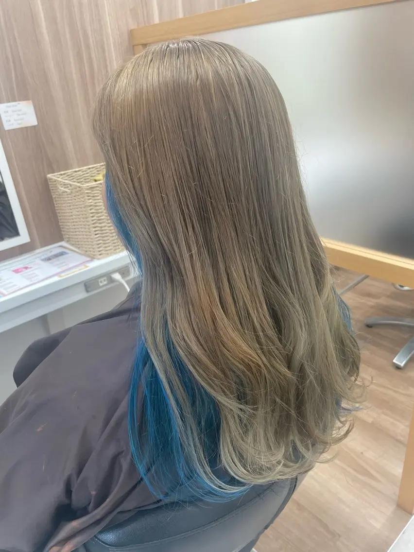 ロング カラー ブリーチ ブルーカラー インナーカラー 葭葉 久美子のヘアスタイル