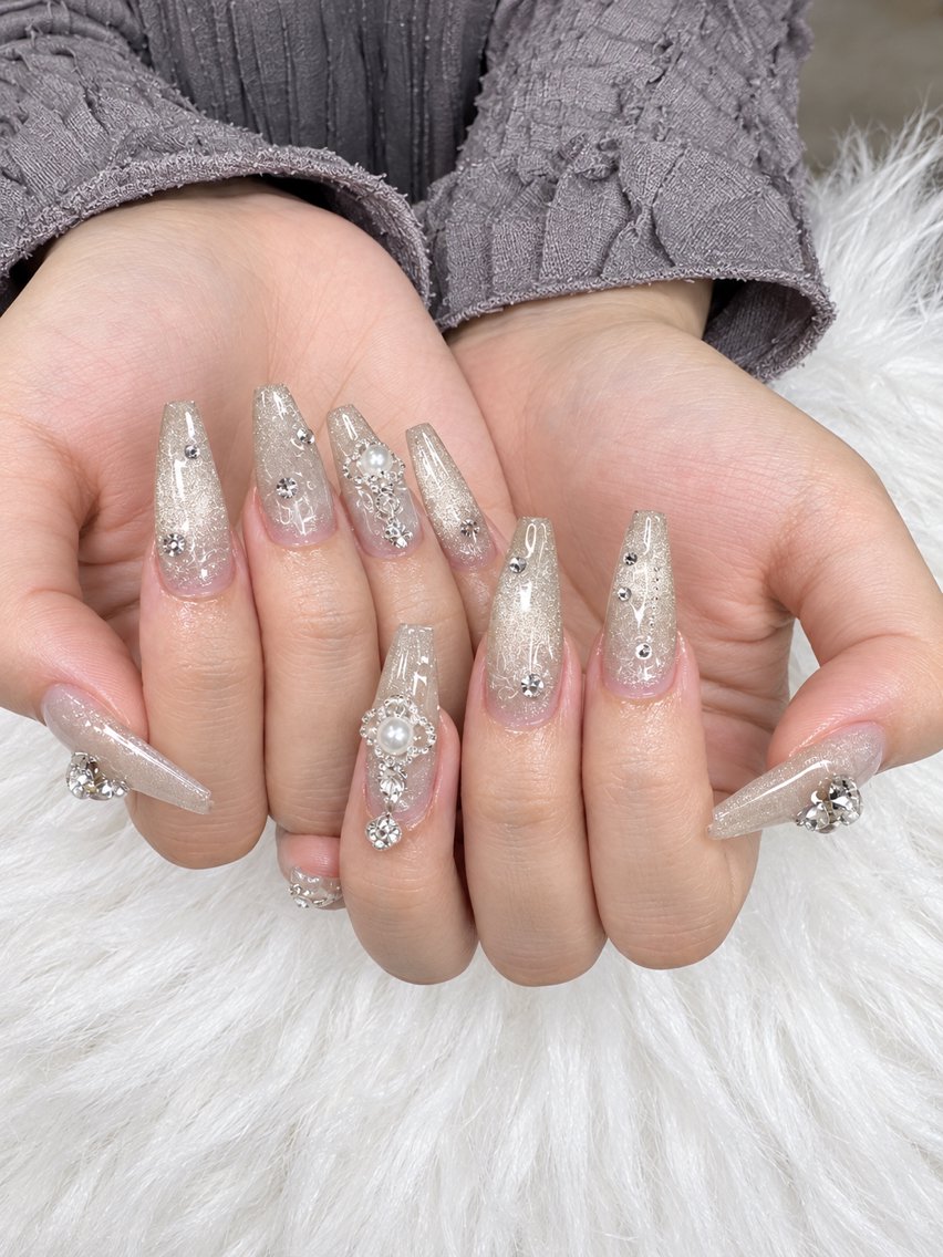 ネイル MIKA RUBY NAIL SLONのネイルデザイン