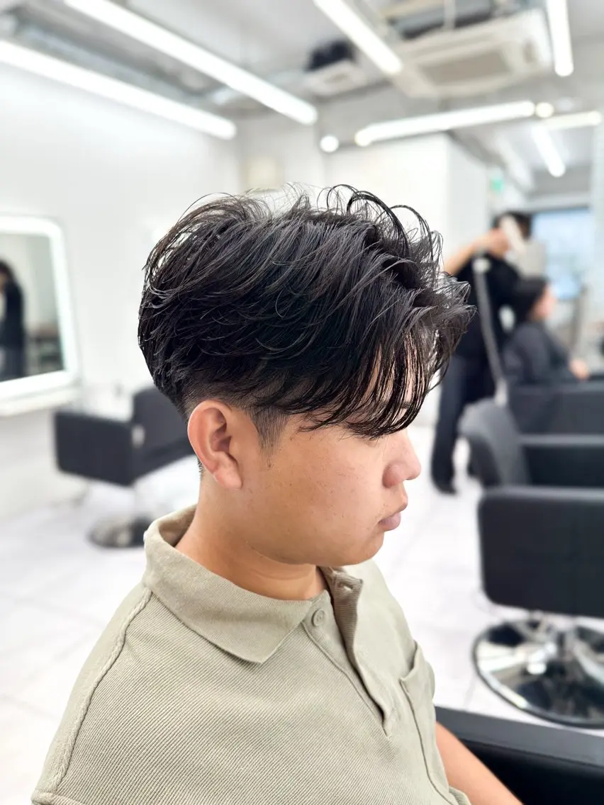 パーマ メンズ センターパート フェザーパーマ メンズパーマ 刈り上げ カット ヘアカラー パーマ 天神/メンズ/カラー パーマ【佐々木凌平】のヘアスタイル