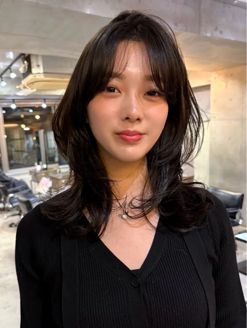 セミロング セミロングパーマ ハイレイヤー レイヤーカット カット ヘアカラー レイヤーカット\ウル フ chinatsuのヘアスタイル