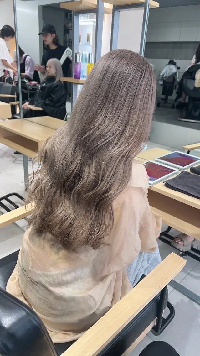 ロング カラー ヘアカラー グレージュ♡ベージュ ♡MA/表参道のヘアスタイル