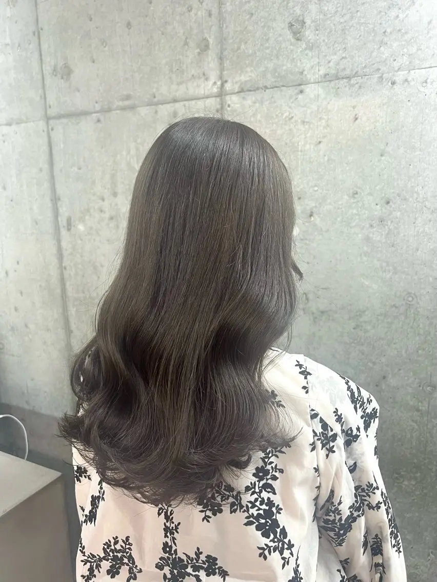 セミロング カラー アッシュ ベージュカラー ブリーチ 透明感カラー ブリーチなしカラー カット ヘアカラー トリートメント 透明感カラー ✨ 韓国艶髪💗菅原のヘアスタイル