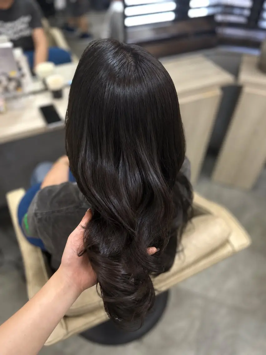 ロング ヘアカラー トリートメント 羽成 優衣菜のヘアスタイル