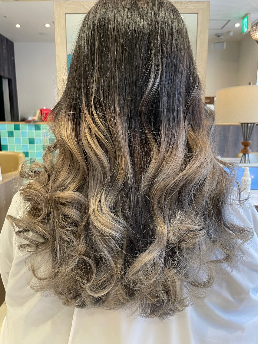 ロング PASTEL ATELIERのヘアスタイル
