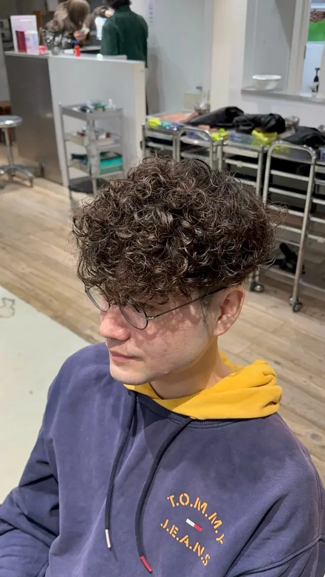 パーマ メンズ メンズパーマ スペインカール カット パーマ fifth原宿 宮部蓮のヘアスタイル