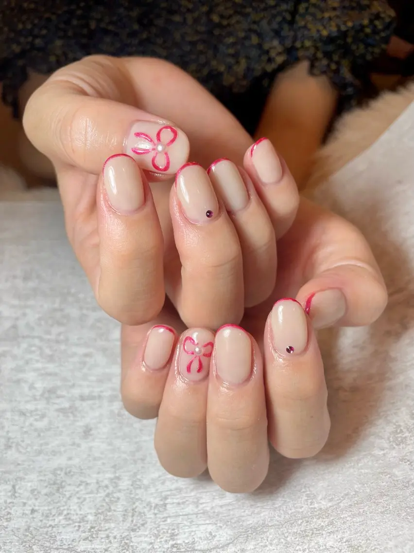 ネイル フレンチネイル 持ち込み リボン nana .のネイルデザイン