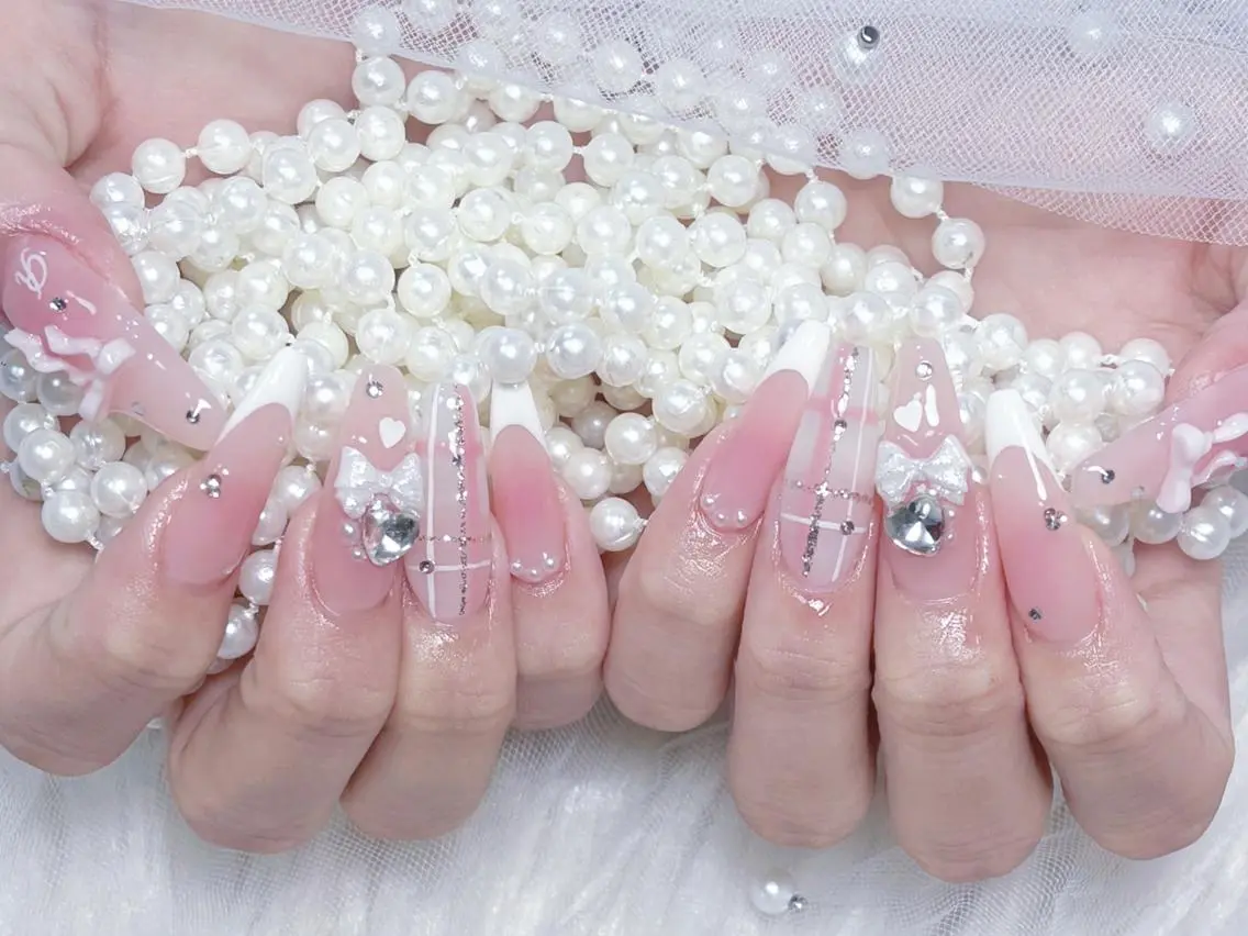 ネイル アートネイル オーロラネイル 長さ出し フットネイル ガーリー リリ 奈🎀のネイルデザイン