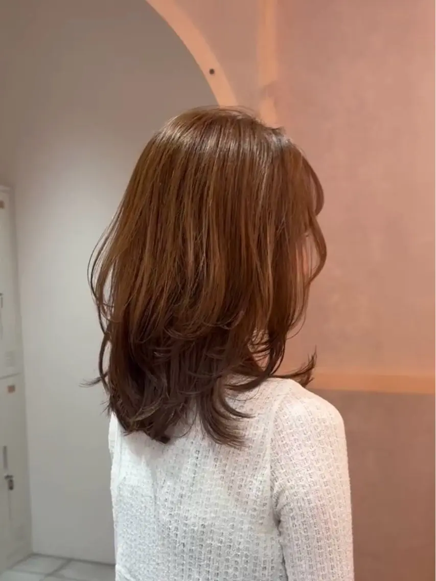 ミディアム レイヤーカット コトノ /透明感カラー🧡のヘアスタイル