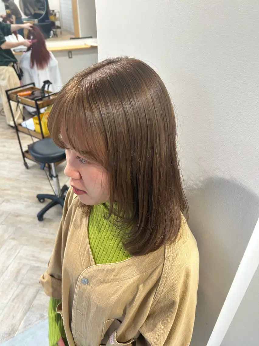 ミディアム カラー カット ヘアカラー トリートメント ベージュ/ダブルカラ ー/新潟駅/青柳萌果のヘアスタイル
