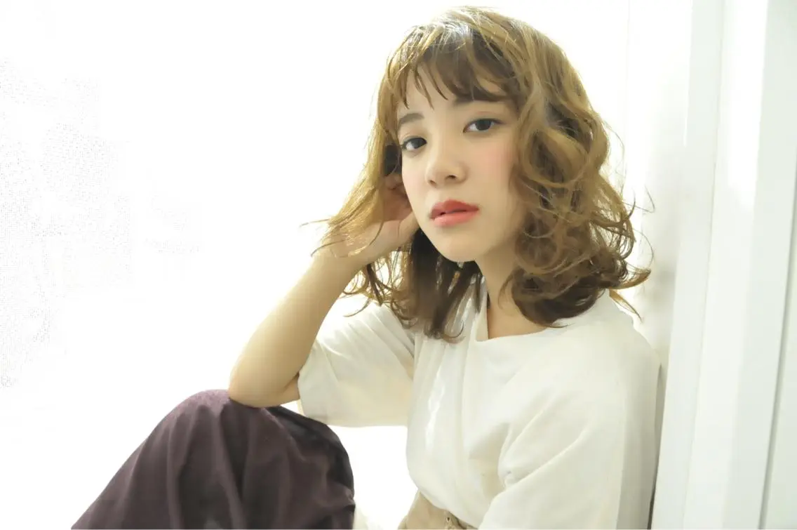 ミディアム カラー パーマ 似合わせカット カット ヘアカラー トリートメント Neolive caffのヘアスタイル