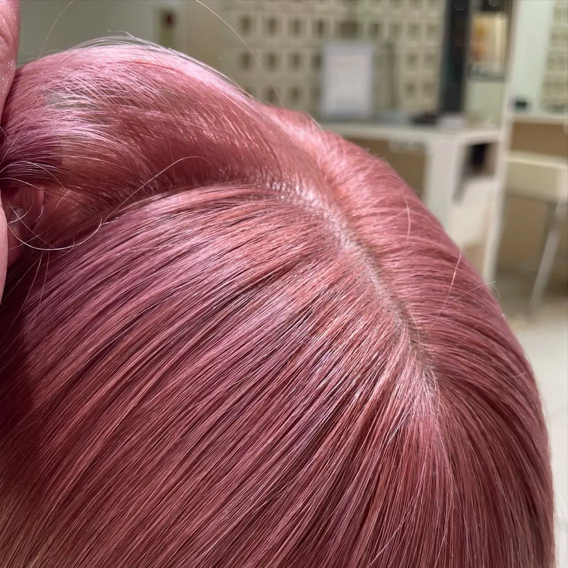 ショート カラー ベージュカラー ピンクカラー ピンクベージュ まるやま ひなこ/艶髪カラーのヘアスタイル