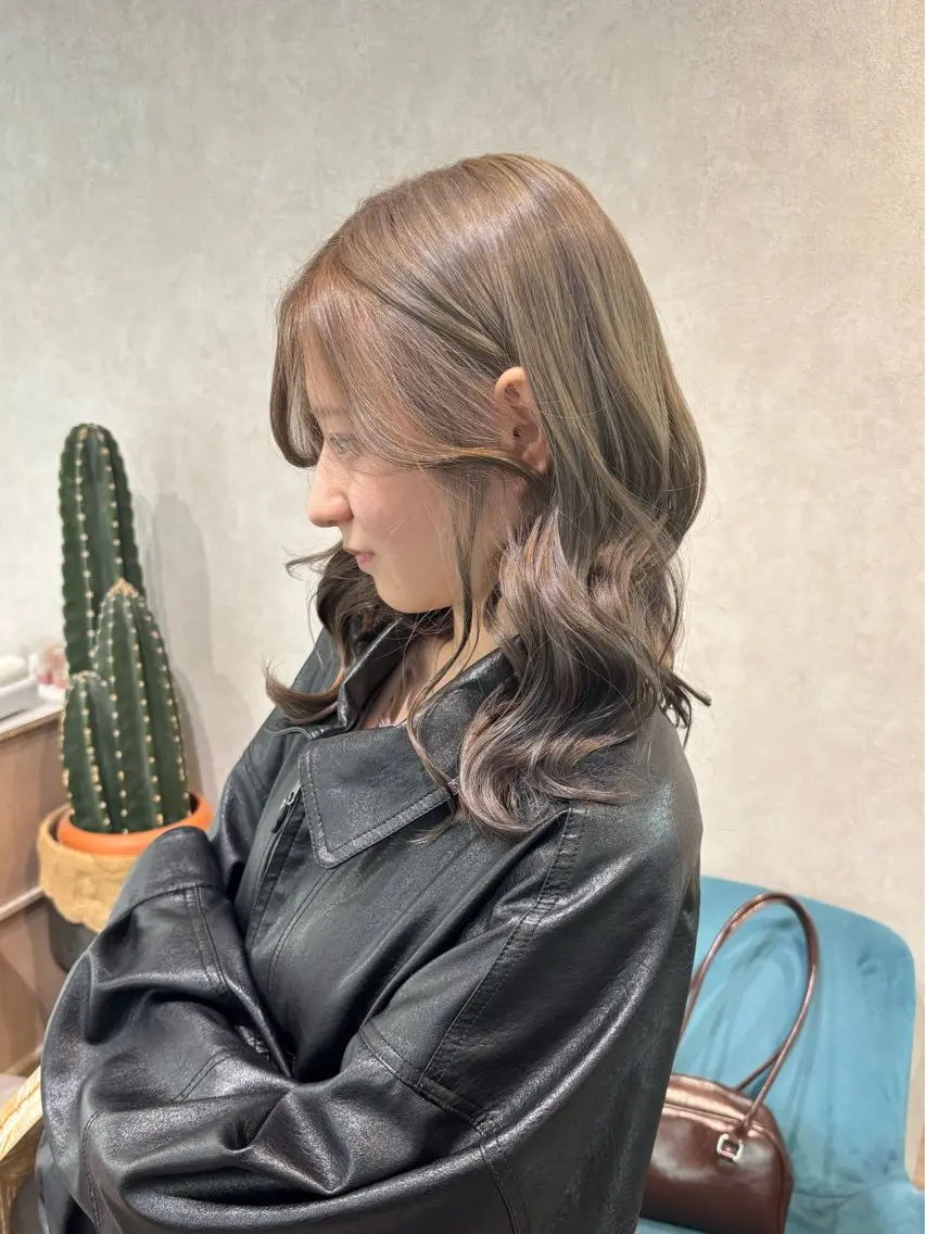 ロング カラー ヘアアレンジ 切りっぱなしボブ ブリーチ ダブルカラー イヤリングカラー ハイライトカラー ヘアカラー iona/ハイトーン /ネイルのネイルデザイン