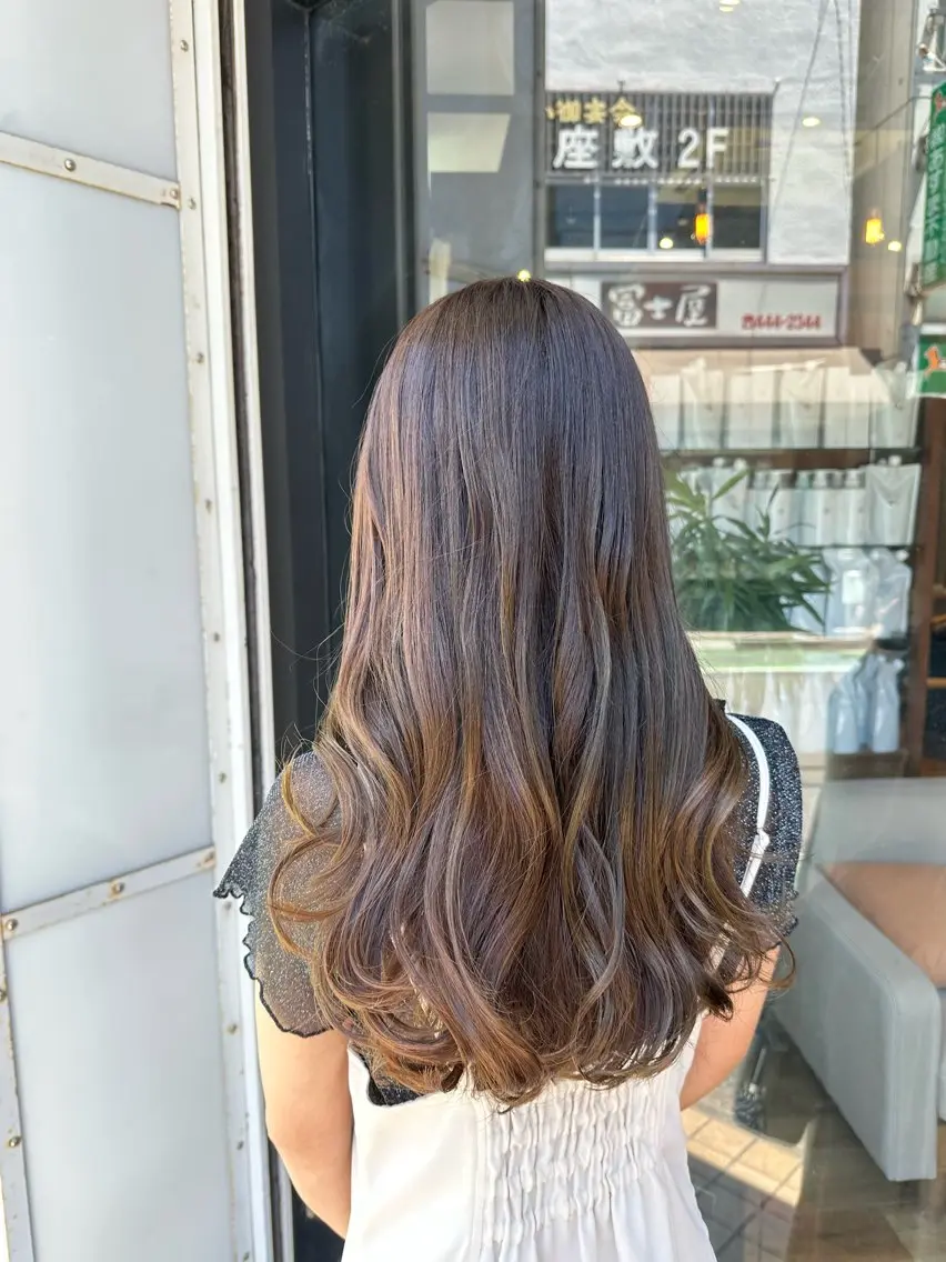 ロング ヘアカラー こすげ あさみのヘアスタイル