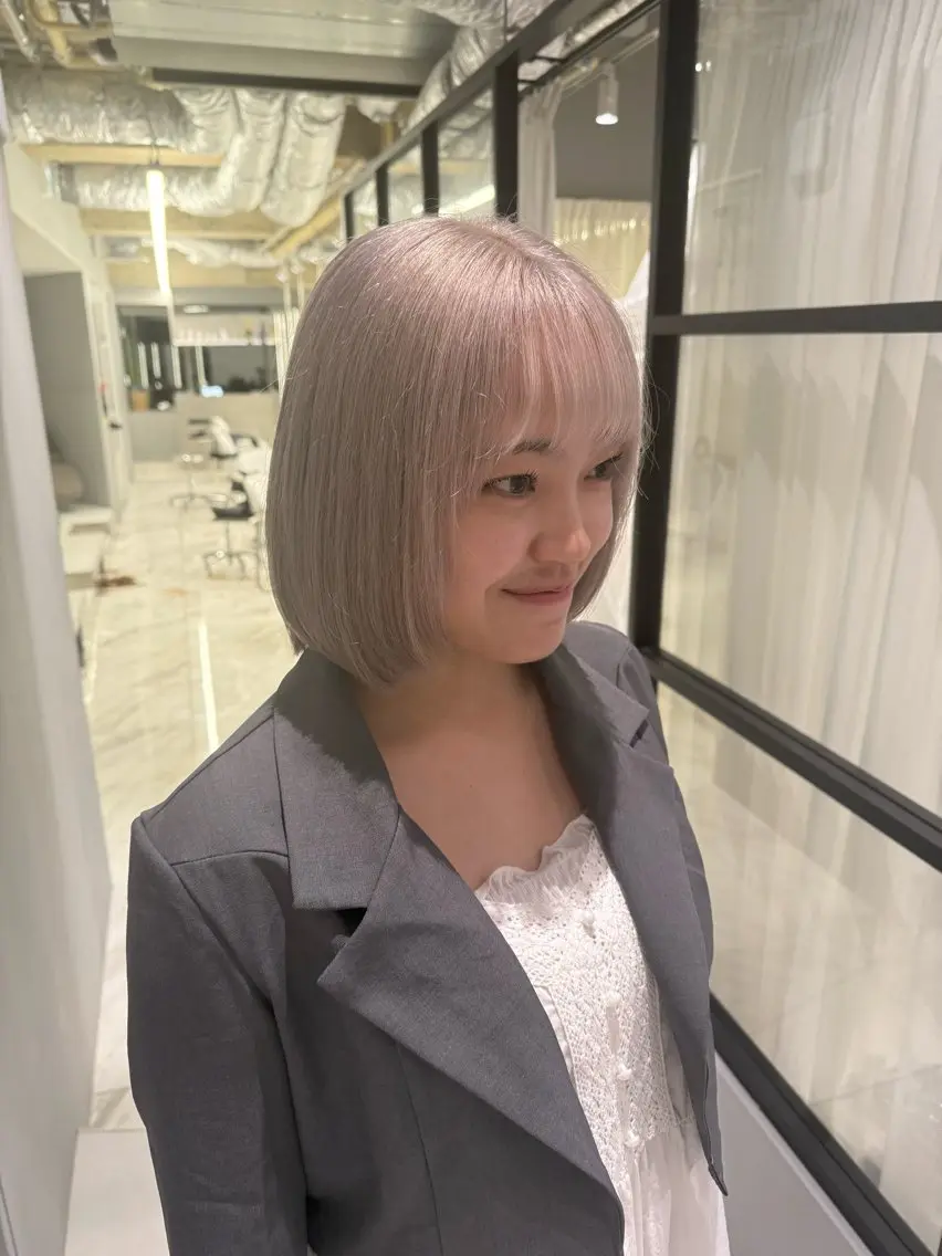 ミディアム カラー カット ヘアカラー トリートメント ハイトーンレイヤー 顔まわりSOTAのヘアスタイル