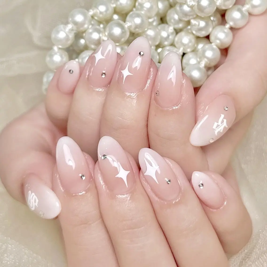 ネイル Hanya 🌈のネイルデザイン