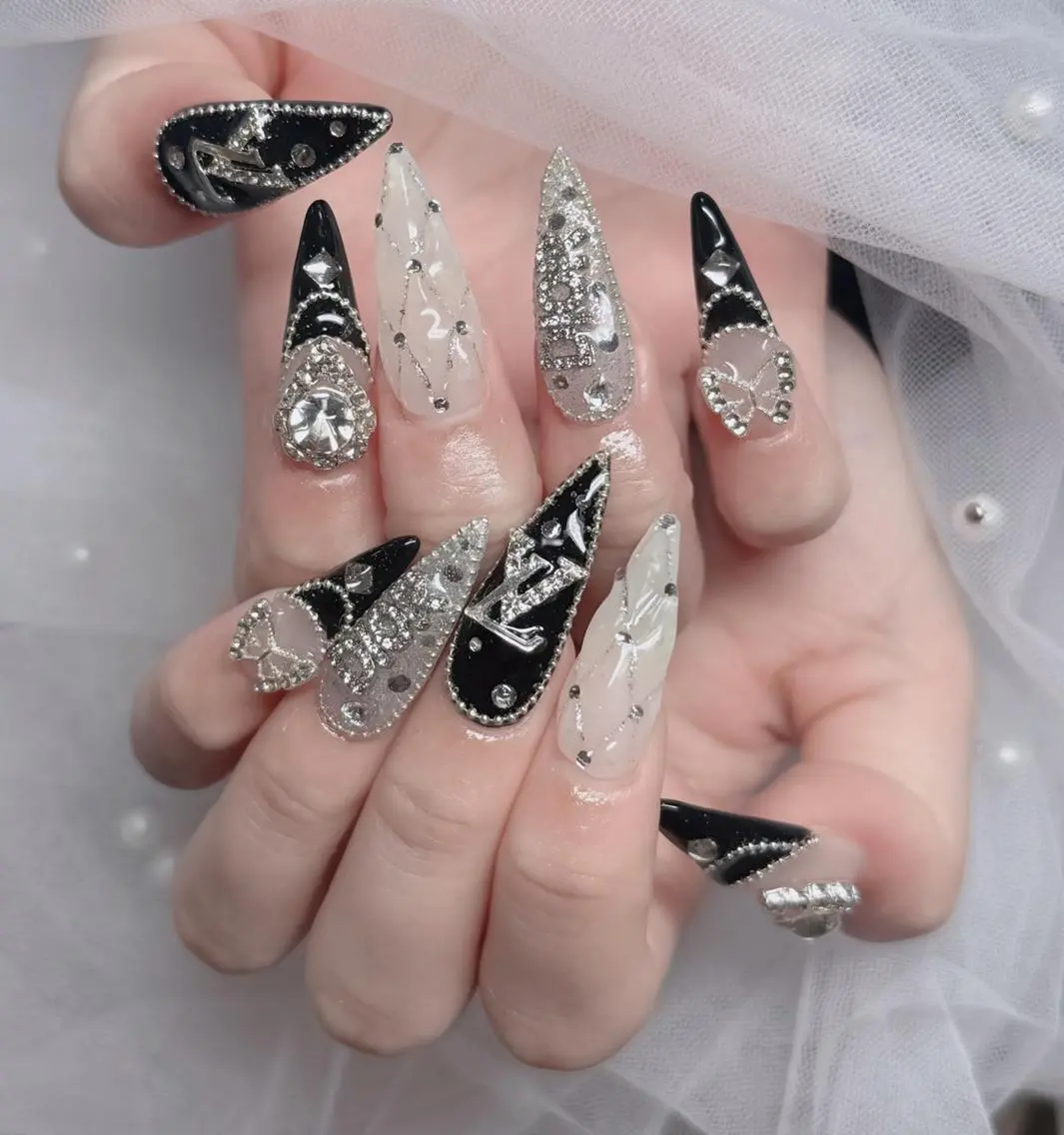 ネイル フレンチネイル ジェルネイル ハロウィン 韓国ネイル マグネットネイル ハンドネイル neco H.babynailのネイルデザイン