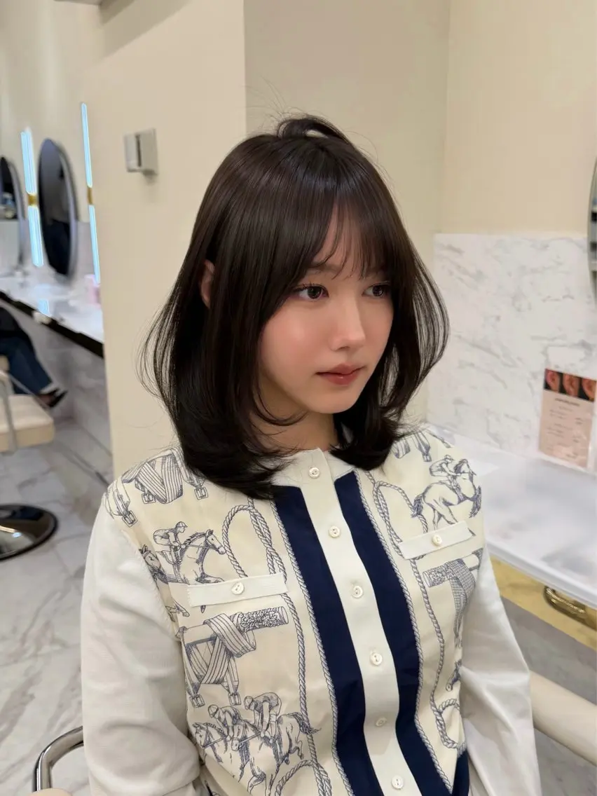 ミディアム カット ヘアカラー トリートメント hiyori🎀 韓国レイヤーのヘアスタイル