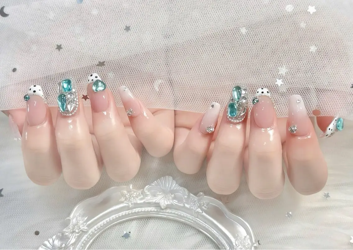 ネイル チークネイル 長さ出し フレンチネイル ジェルネイル グラデーション ハンドネイル THANHTHANH NAILのネイルデザイン