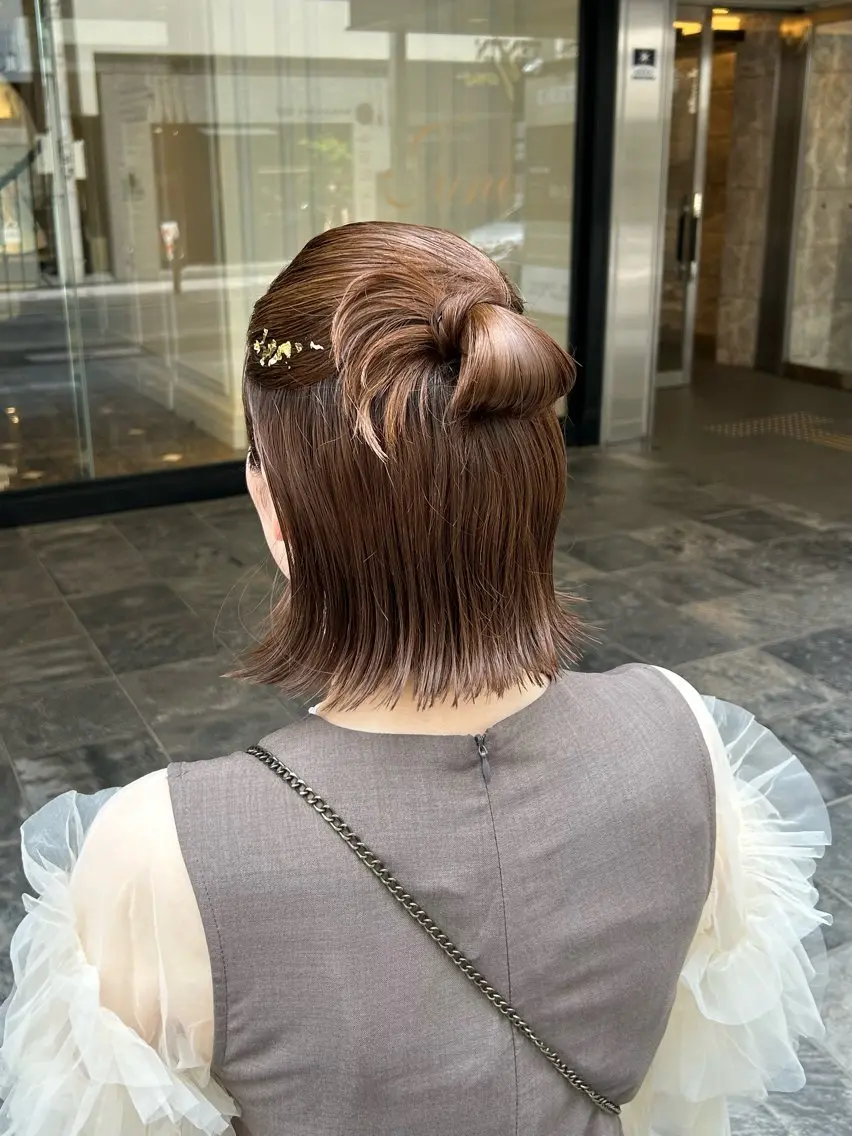 ショート ヘアアレンジ ハーフアップ ヘアセット AKO .のヘアスタイル