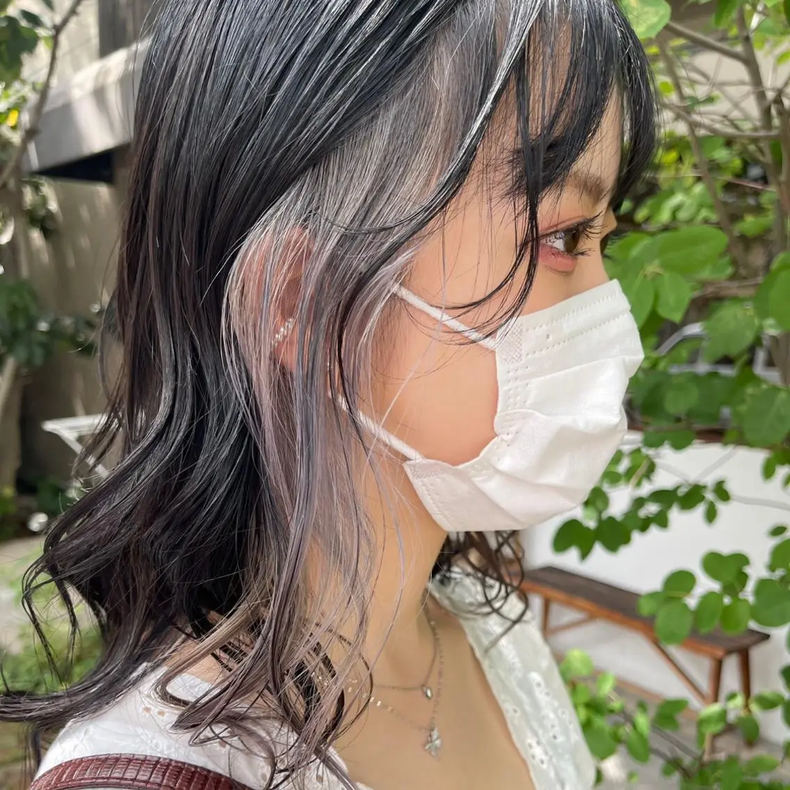 セミロング カラー イヤリングカラー 岩戸優奈 盛れる 顔周り/透明感カラーのヘアスタイル