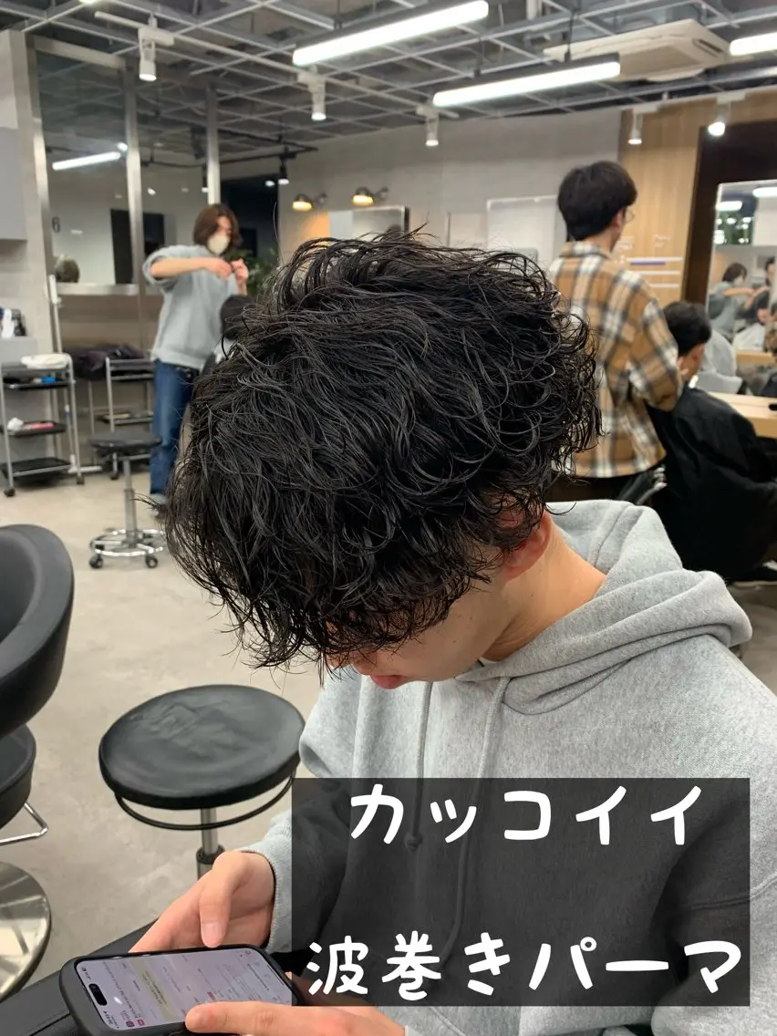 ショート パーマ メンズ メンズブリーチ センターパート フェザーパーマ メンズハイライト マッシュ デザイン/ハイトーン 指名No.1パフのヘアスタイル