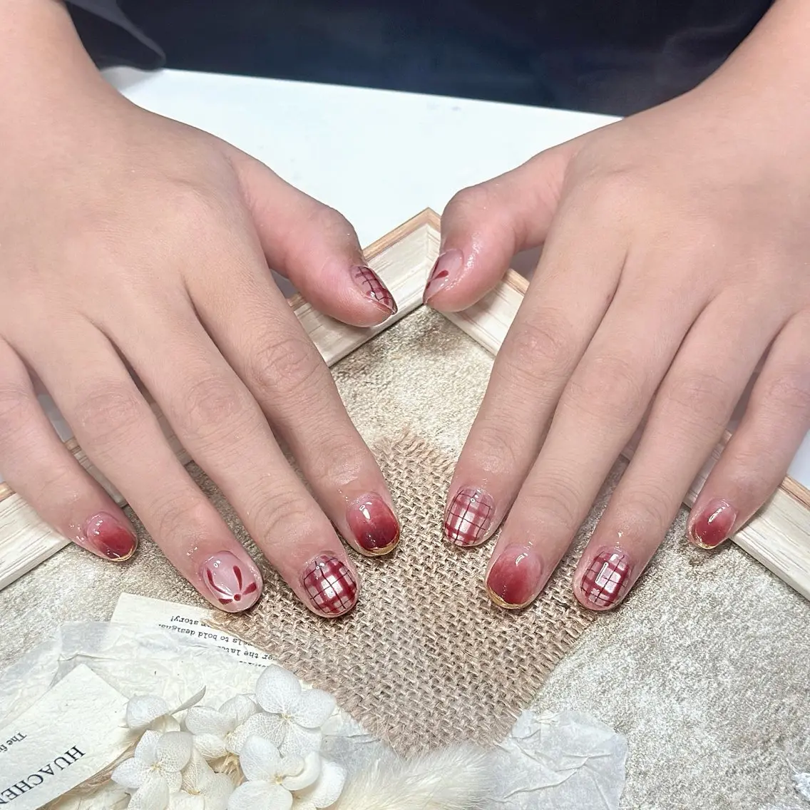 ネイル アートネイル オーロラネイル チークネイル フレンチネイル ガラスフレンチ ハンドネイル 🎀YooLi Nail salonのネイルデザイン