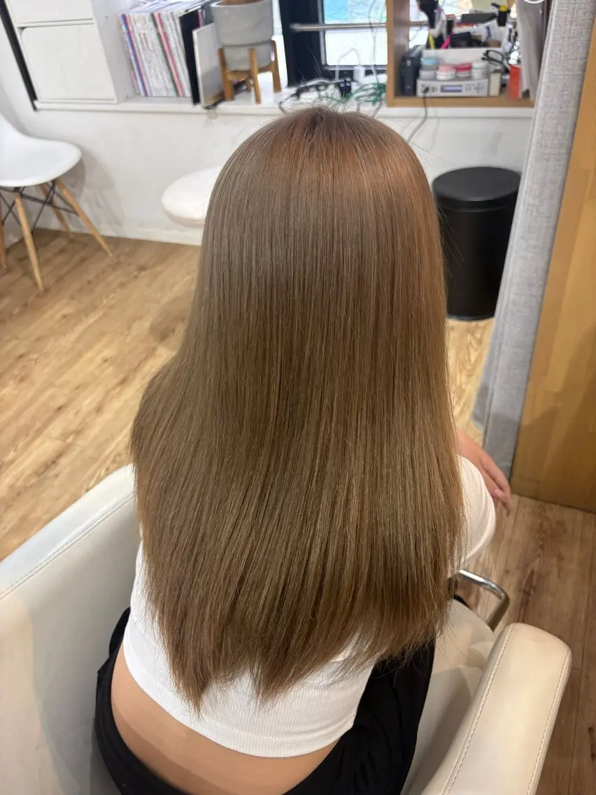 セミロング カラー ベージュカラー ブリーチ ヘアカラー 京都駅/透明感カラー 🖤sakiのヘアスタイル