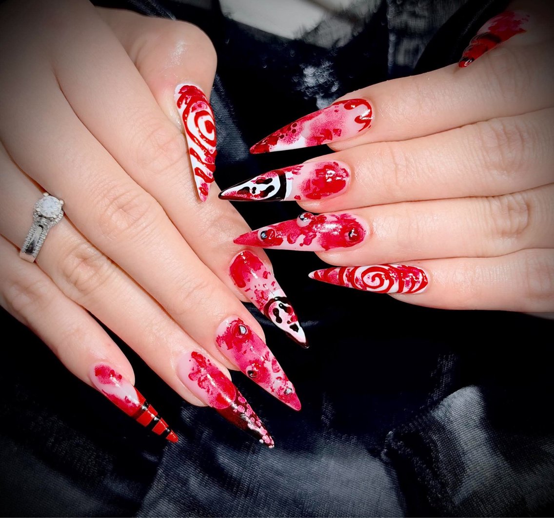 ネイル アートネイル フレンチネイル ハロウィン ロングネイル 赤色 ハンドネイル KOTORA NAILのネイルデザイン