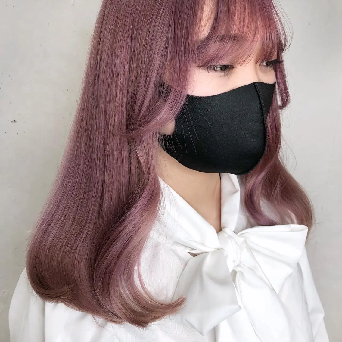 ミディアム カラー パーマ ヘアアレンジ アイブロウ ベージュカラー ブリーチ ラベンダーカラー ピンクカラー ピンクベージュ ヘアカラー トリートメント ヘアセット 八巻 晴香のヘアスタイル