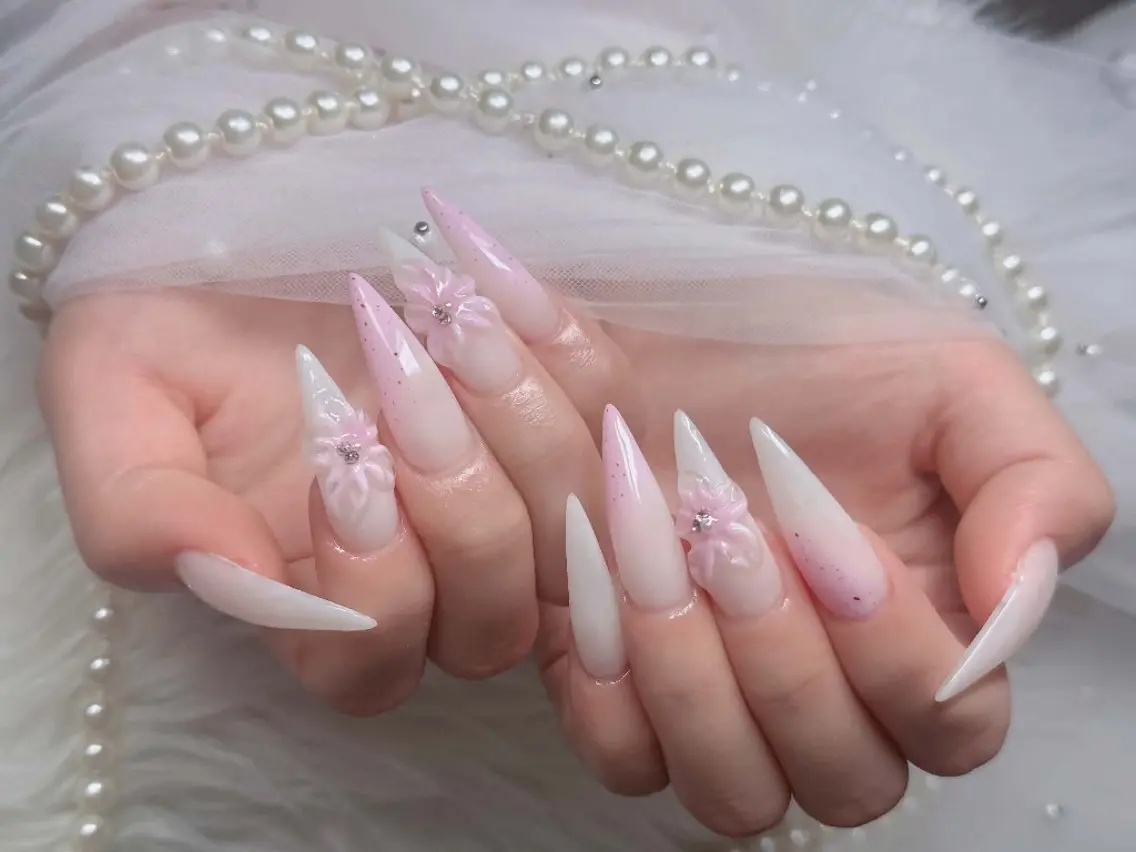 ネイル チークネイル フレンチネイル キラキラネイル 韓国ネイル マグネットネイル ハンドネイル Buruberii hbaby nailのネイルデザイン