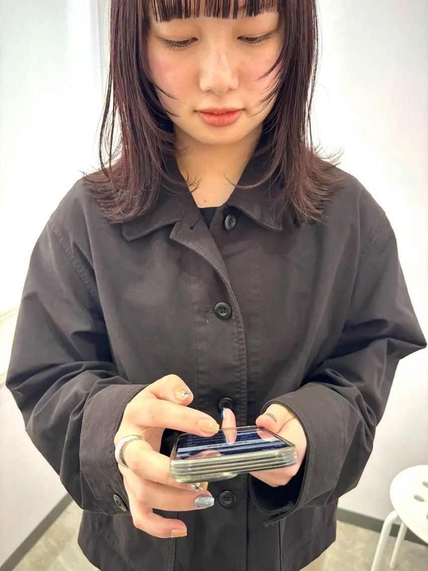 ミディアム カラー レッドカラー 顔まわりレイヤー レイヤーカット ウルフカット カット ヘアカラー トリートメント 新井 広之のヘアスタイル