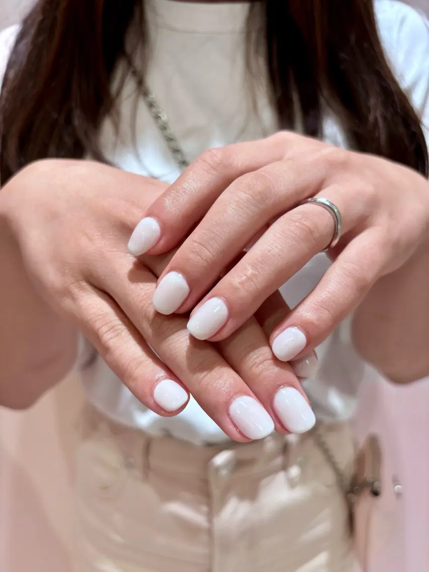 ネイル ホワイト LUCY心斎橋/ 💍Saki💍のネイルデザイン