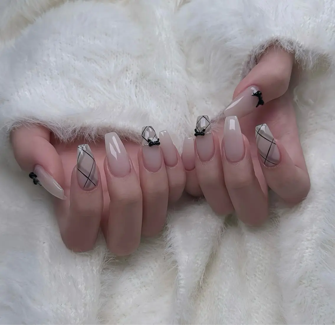 セミロング 韓国風ヘア ハンドネイル Aila Nail ShinOkuboのネイルデザイン