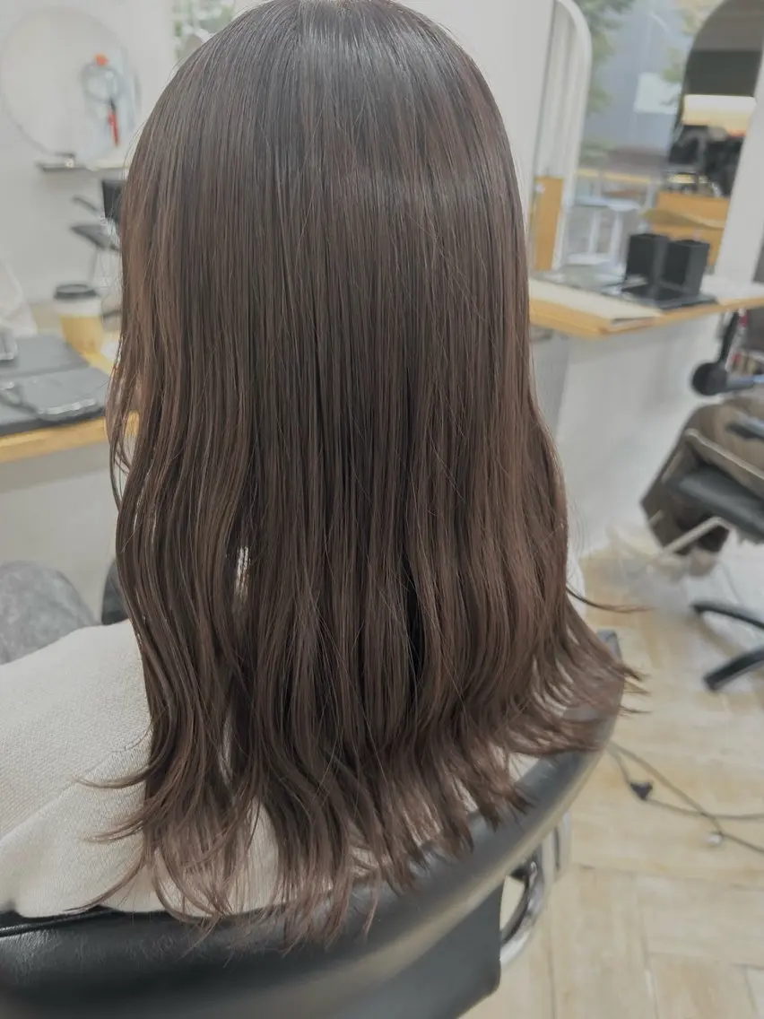 ミディアム カラー ヘアカラー ベージュ/ダブルカラ ー/新潟駅/青柳萌果のヘアスタイル