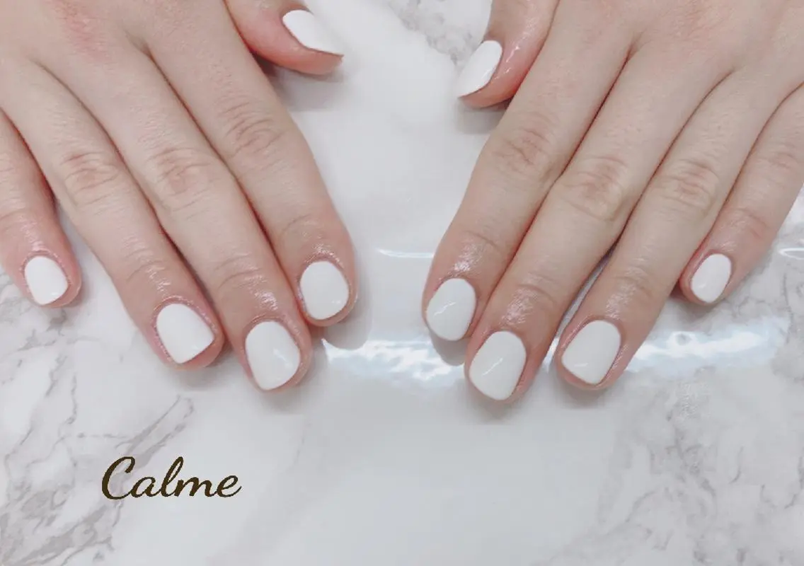 ネイル ワンカラーネイル ホワイト ハンドネイル CALME ♡のネイルデザイン