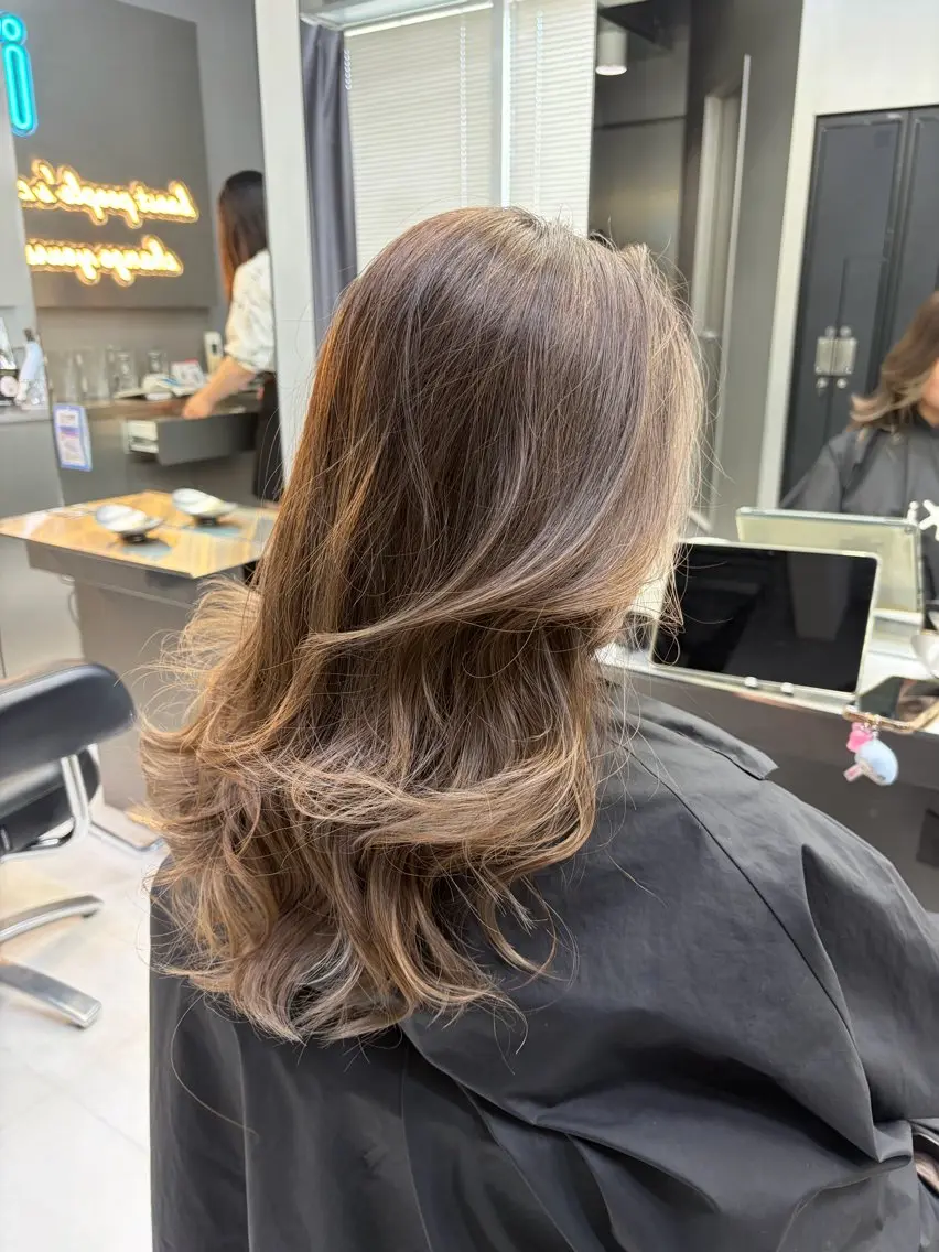ロング ヘアカラー ヘアセット 🫧バレイヤージュ/ ハイトーン/ミズキのヘアスタイル