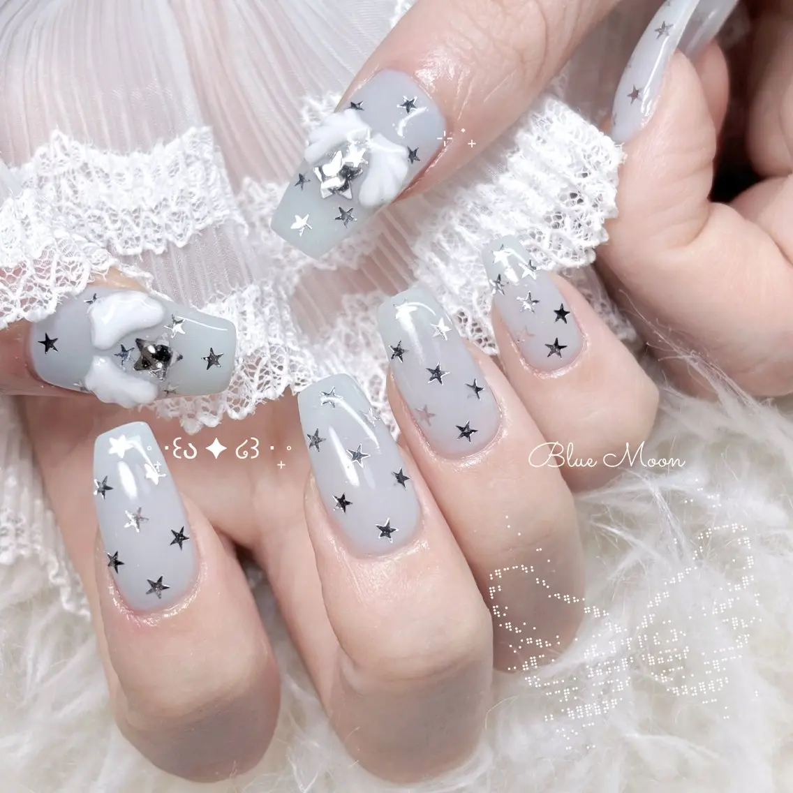 ネイル ホログラムネイル ハンドネイル フットネイル ハンドケア nail salon Blue Moonのネイルデザイン