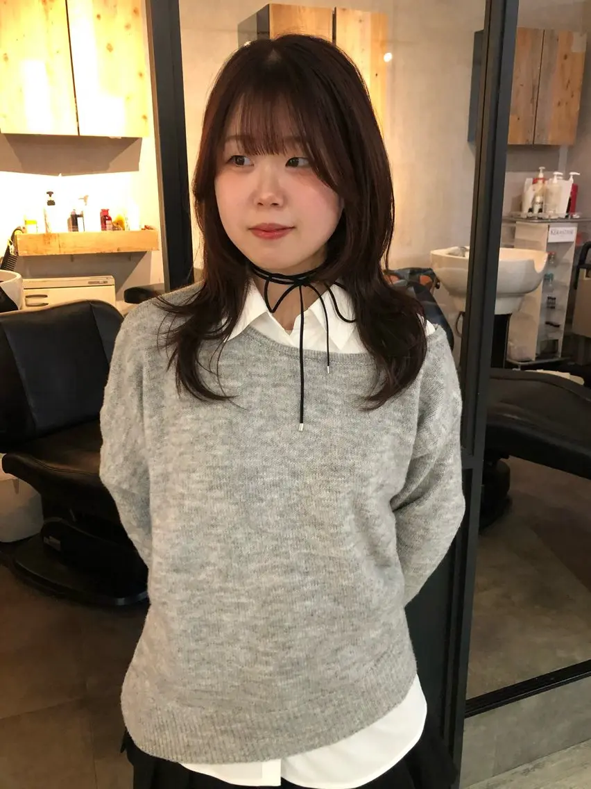 ミディアム カラー ブラウンカラー カシス くびれヘア 顔まわりレイヤー 顔周りカット カット ヘアカラー SOLO 尼崎 hana💫レイヤーのヘアスタイル