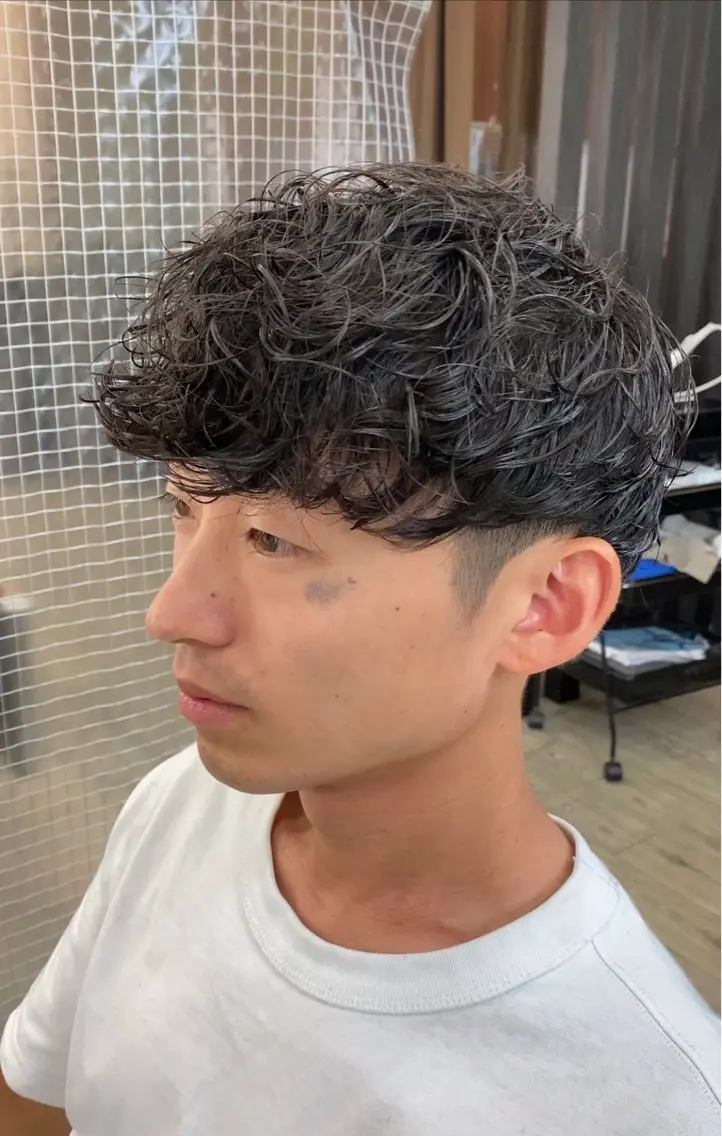 ショート パーマ メンズ スペインカール 外国人風カラー カット パーマ 市川 博紀 店長のヘアスタイル
