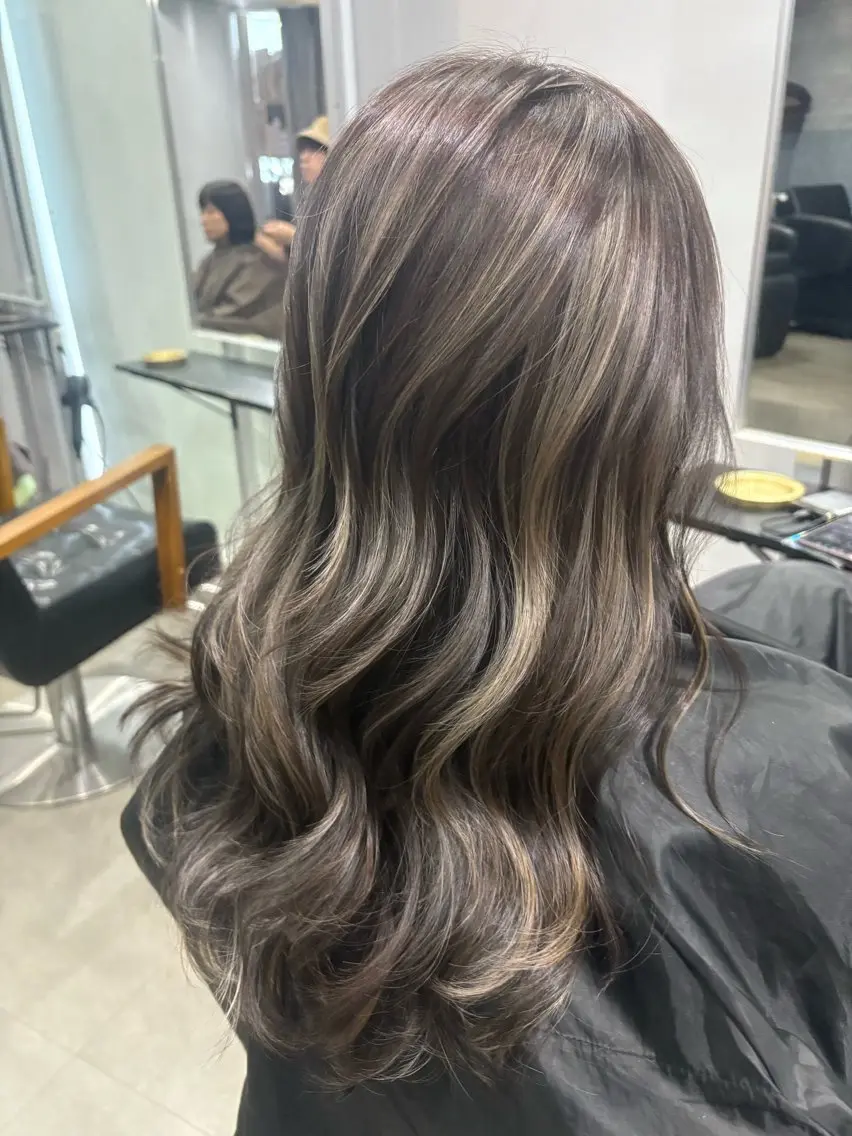 セミロング ハイライト 🤍HIKARI🤍 ハイライトのヘアスタイル