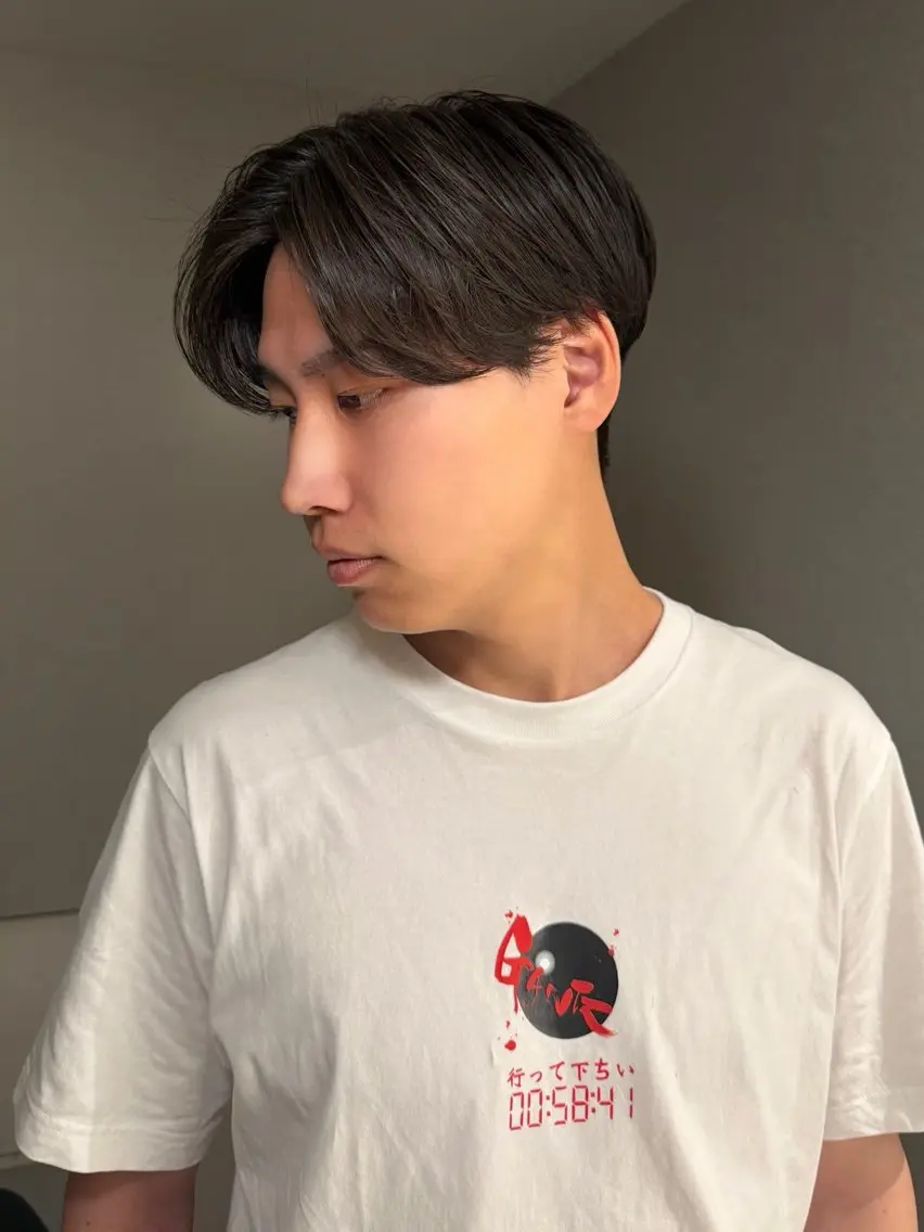 ショート パーマ メンズ センターパート フェザーパーマ マッシュ メンズパーマ くせ毛 カット 縮毛矯正 センターパート特化 井上健太のヘアスタイル