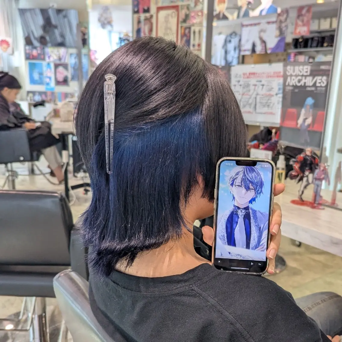 ミディアム カラー デザインカラー グラデーションカラー インナーカラー ネイビーカラー ウルフカット ヘアカラー 推しカラー🦉にじさ んじカラー🌈🕒✨のヘアスタイル