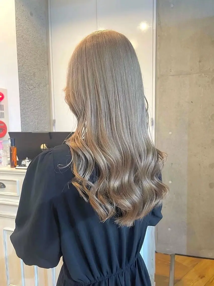 セミロング カラー ヘアアレンジ ヘアカラー トリートメント ヘアセット 🩶【推しハイトーン 】yuzu🩶のヘアスタイル