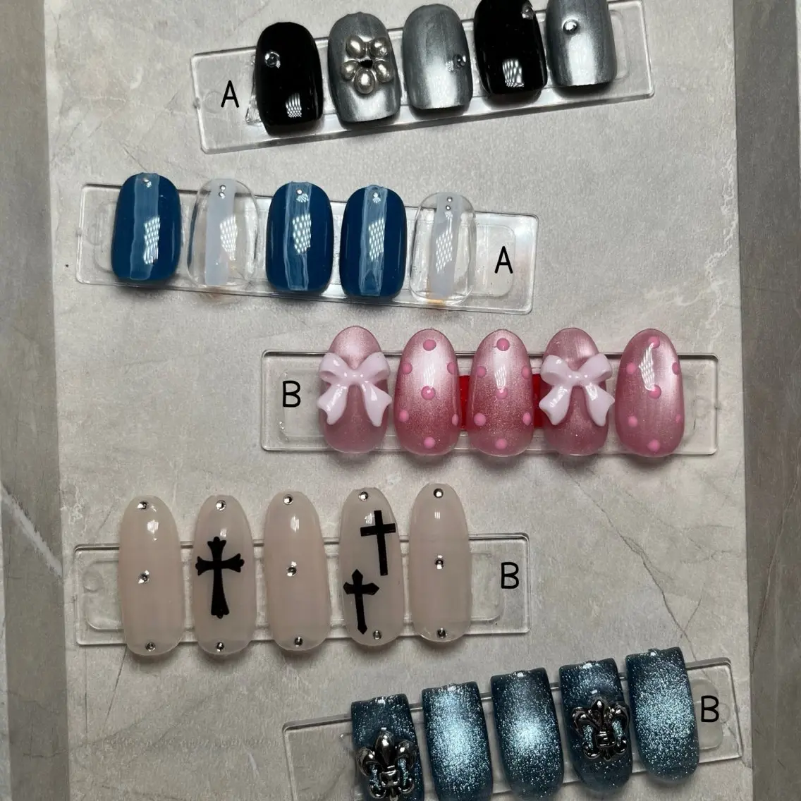 ネイル ブルー ドット ニュアンスネイル ピンク リボン janma.nail ✳︎akiのネイルデザイン