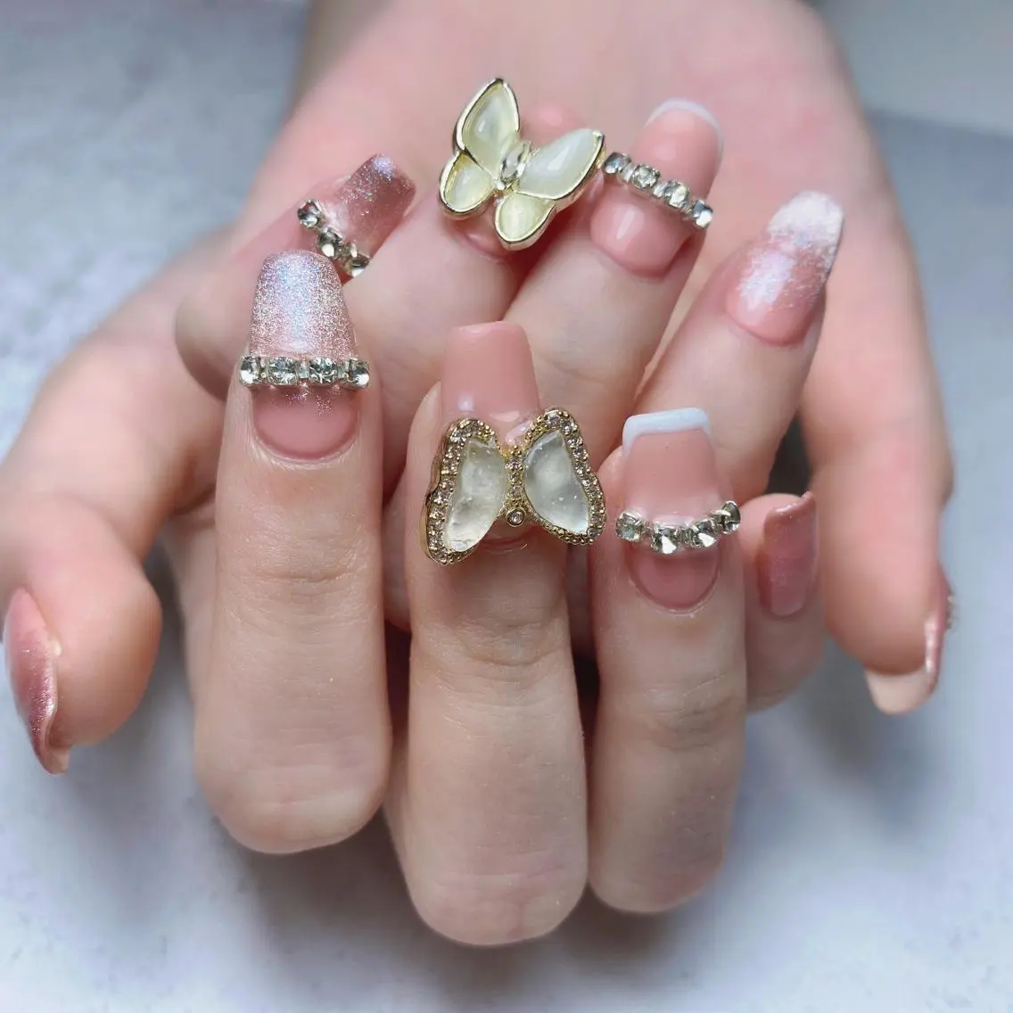 ネイル 🦋 Queenieのネイルデザイン