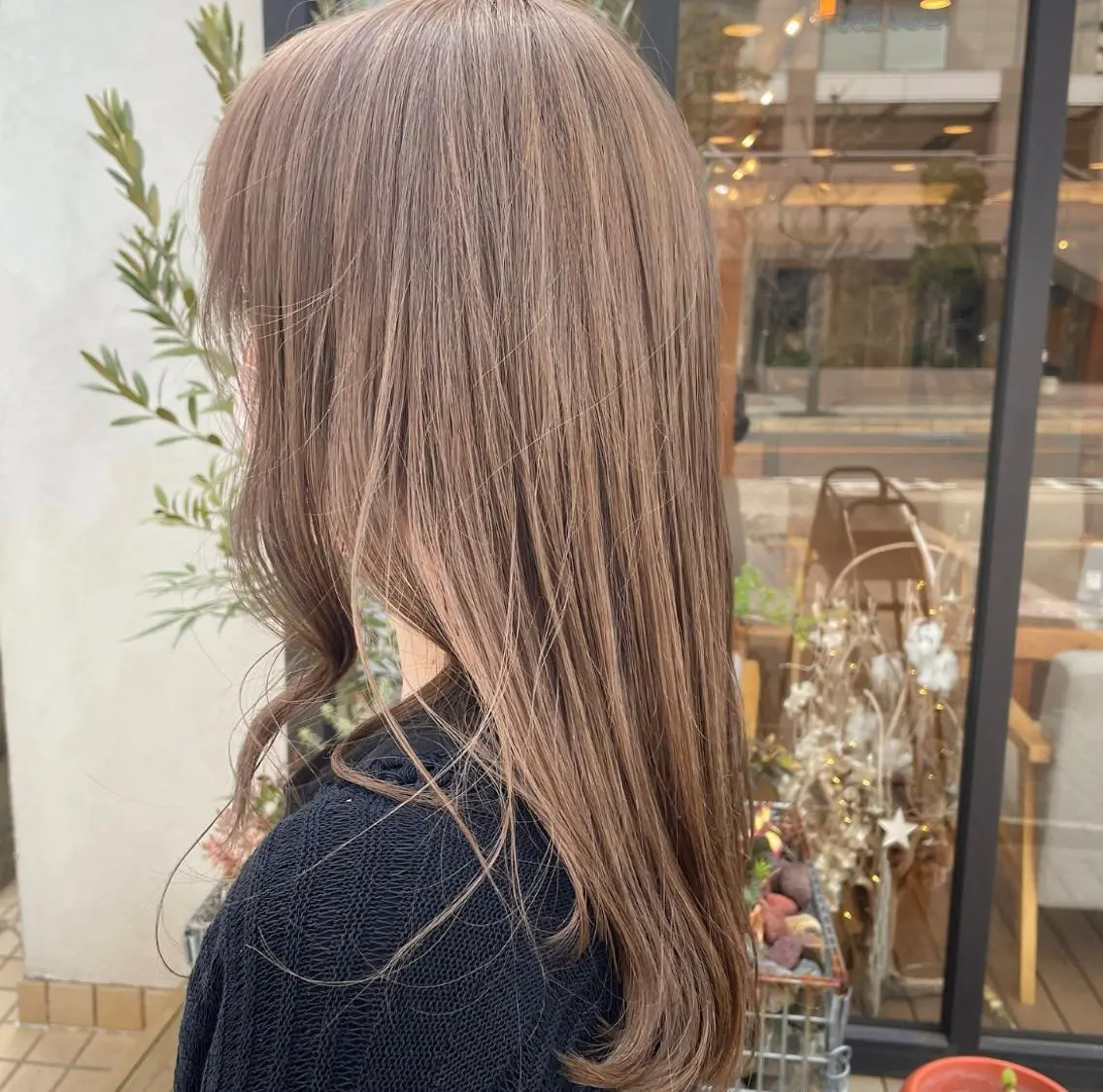 ロング カラー ベージュカラー ハイトーンカラー [siie] カキのヘアスタイル