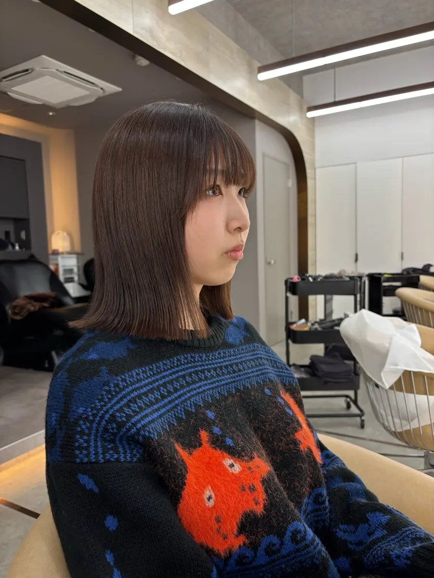 ミディアム カット トリートメント 髪質改善|透明 感カラー🩵レイヤーのヘアスタイル