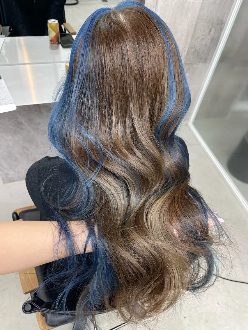ロング カラー ブリーチ ブルーカラー ブラウンカラー インナーカラー ナチュラルブラウン 茉李/松阪市 @lm.mari03のヘアスタイル